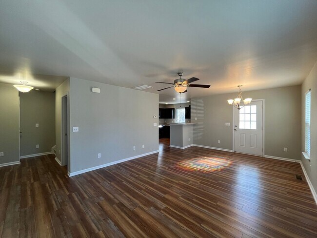 Foto del edificio - Charming 3BD, 2.5BA House in Raleigh with ...
