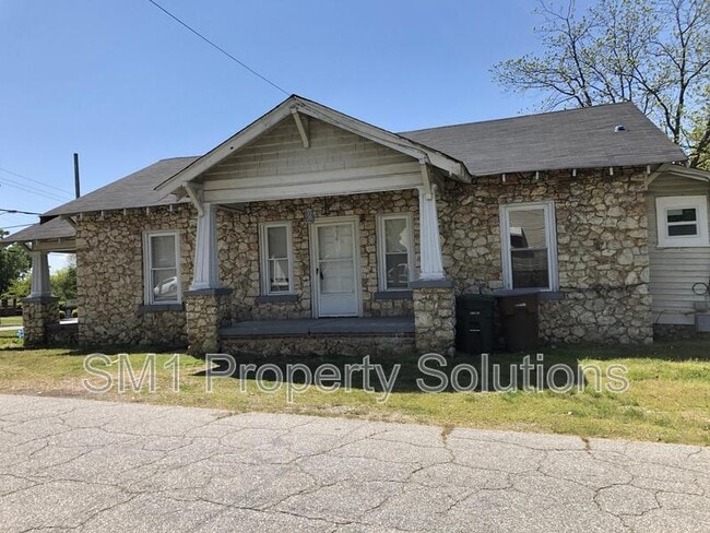 Building Photo - 2823 E Bessemer Ave