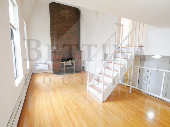 Interior Photo - 404 East 80th Street