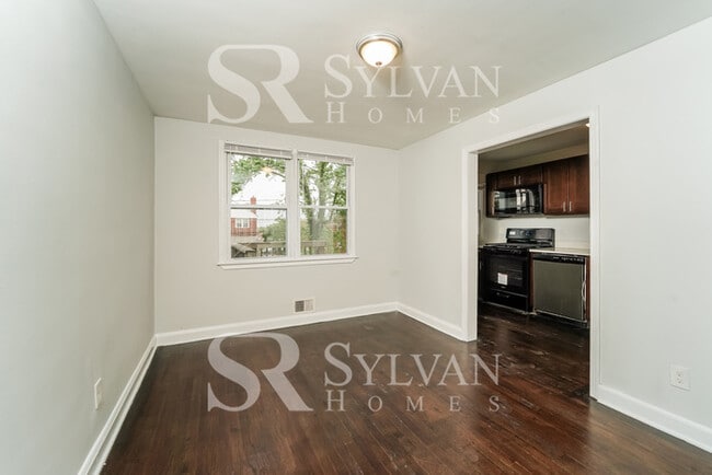 Building Photo - The living is easy in this 4 bedroom, 2 bathroom townhome