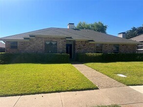 Building Photo - 2312 Blue Cypress Dr