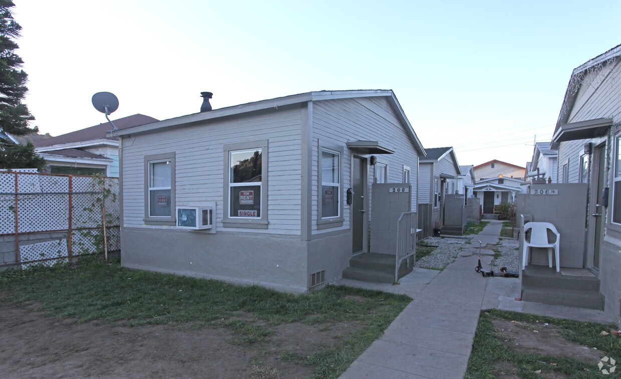 Building Photo - 206 E Avenue 40