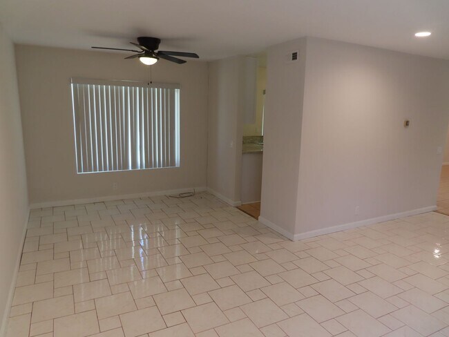 Foto del edificio - Four Bedroom House in the Paradise Hills Neighborhood of San Diego