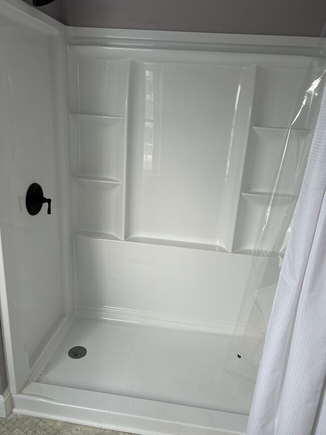 Baño - 1921 N James St