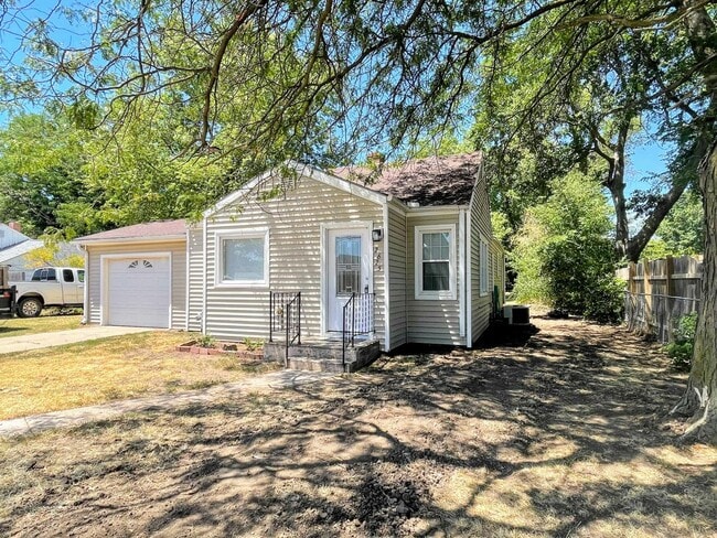 Building Photo - Nice 4 bedroom Home