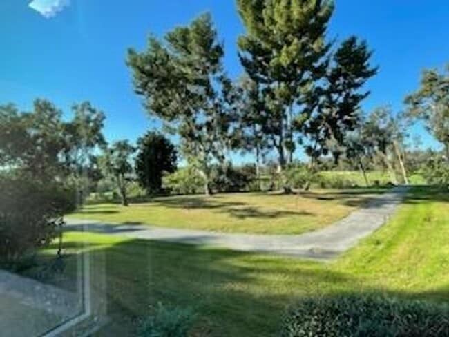 Building Photo - Impeccable end-unit La Mancha townhome in Mission Viejo