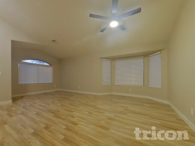 Foto del edificio - 350 N 152nd Dr