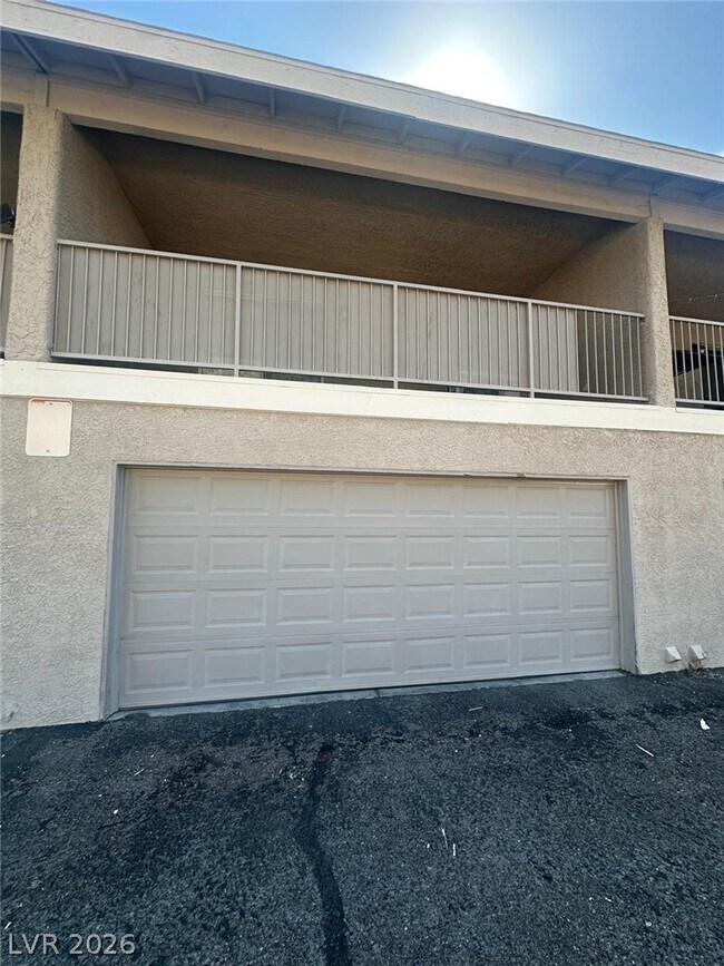 Building Photo - 100 S Crestline Dr