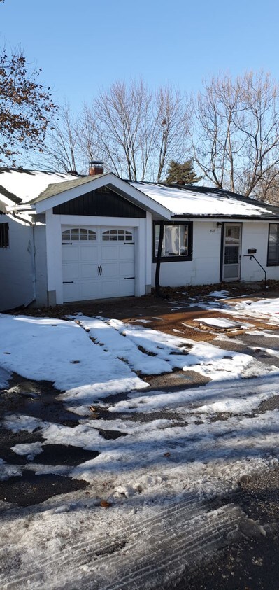 Building Photo - 8215 Acorn Ave