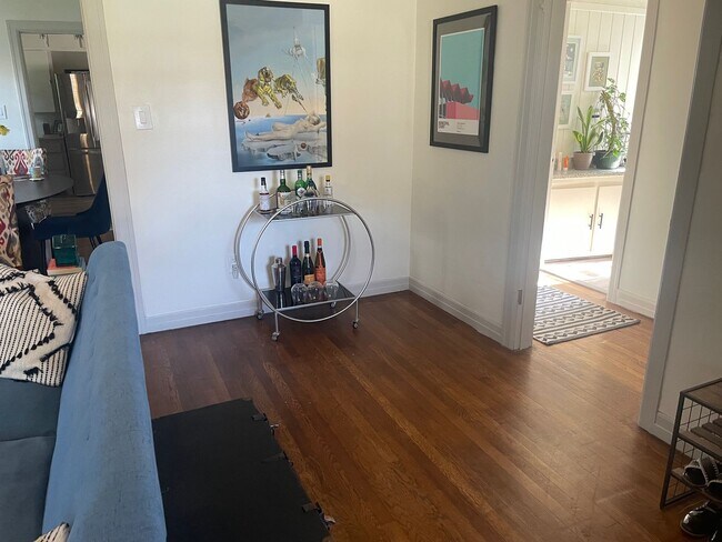 Foto del edificio - Large 2 bedroom 1 bath, with office near Tech