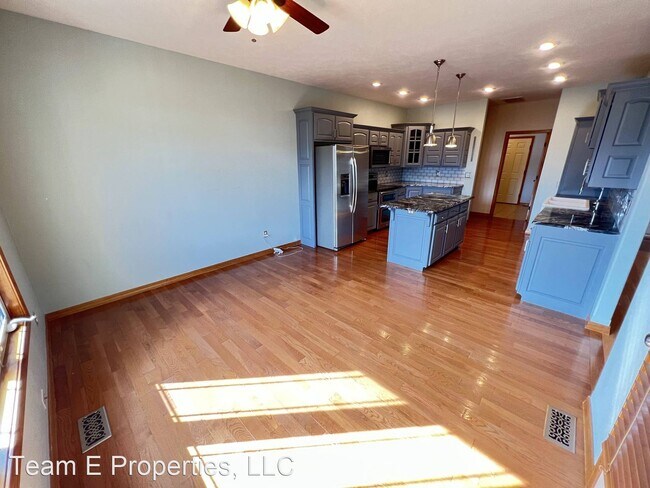 Foto del edificio - 4 br, 3 bath House - 1452 N. Marlowe Ave.
