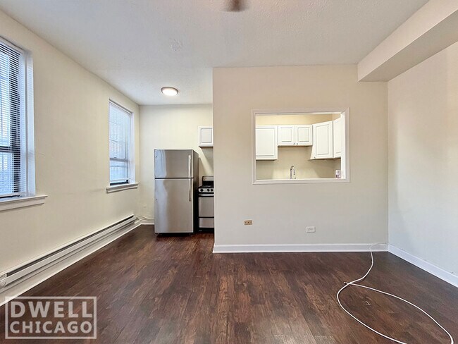 Foto del edificio - 3350 N Marshfield Ave