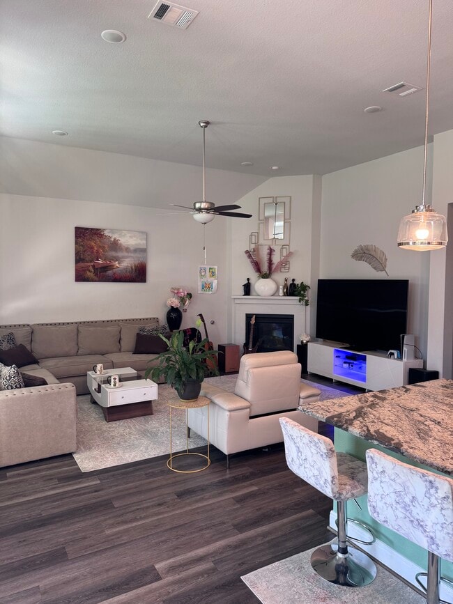 Building Photo - 513 Lambert Cv