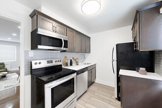 Building Photo - Lynnewood Gardens