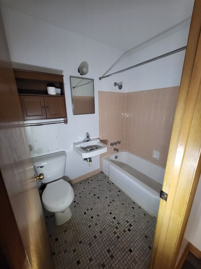 Building Photo - 6521