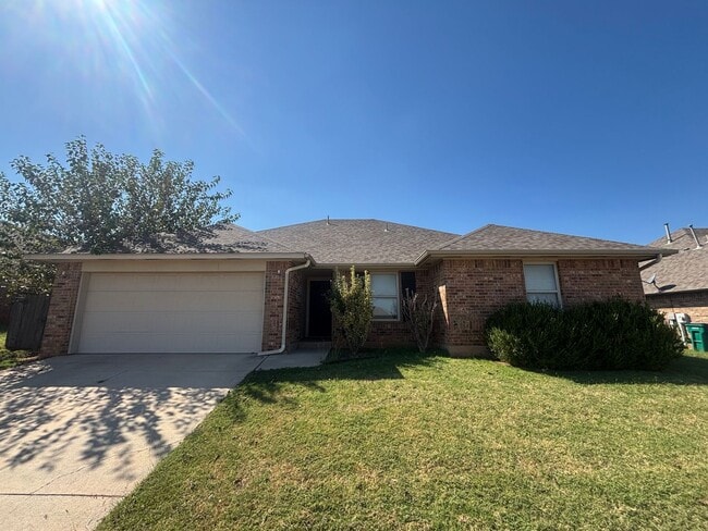Custom Yukon Home with Large Backyard - Custom Yukon Home with Large Backyard