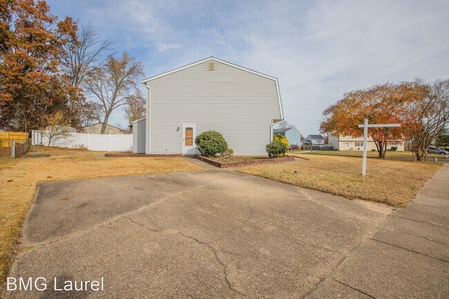 Building Photo - 3 br, 2.5 bath House - 214 Scotts Manor Dr