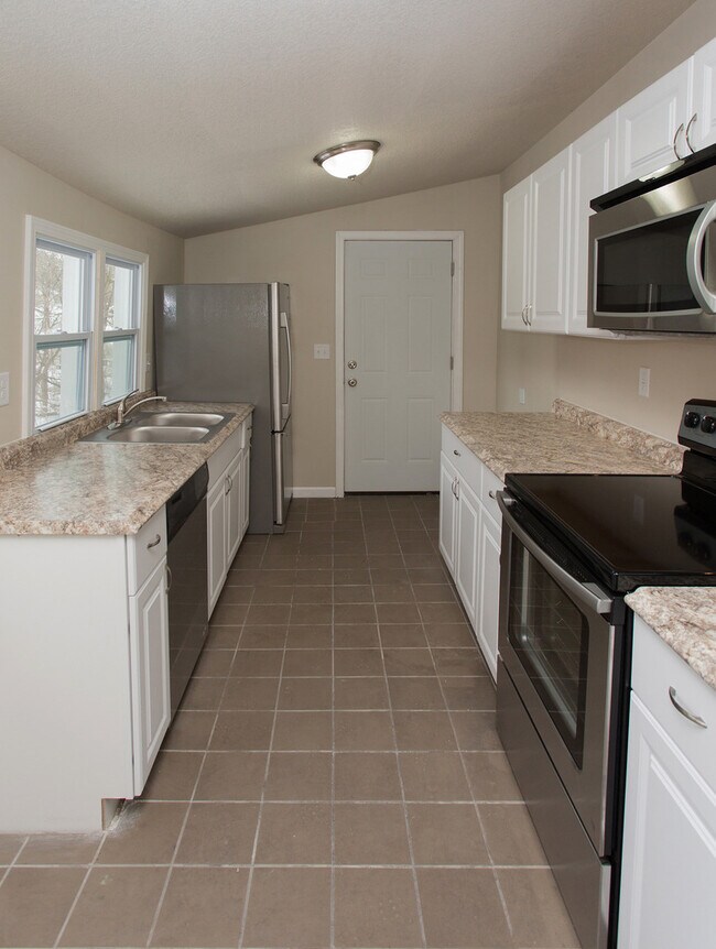 Foto del edificio - Beautiful 3 Bedroom 1 Bath Home - Pyramid ...