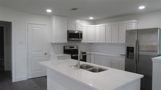 Foto del edificio - 365 Deep Woods Ln