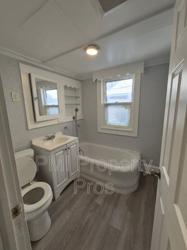 Building Photo - 2517 W Hadley St