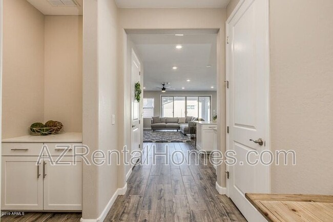 Foto del edificio - 9916 E Thornbush Ave
