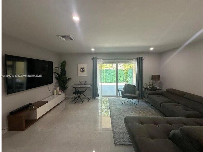 Foto del edificio - 8443 SW 137th Ave