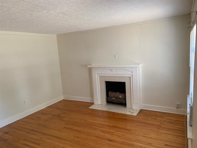Building Photo - 842 Cabell Dr