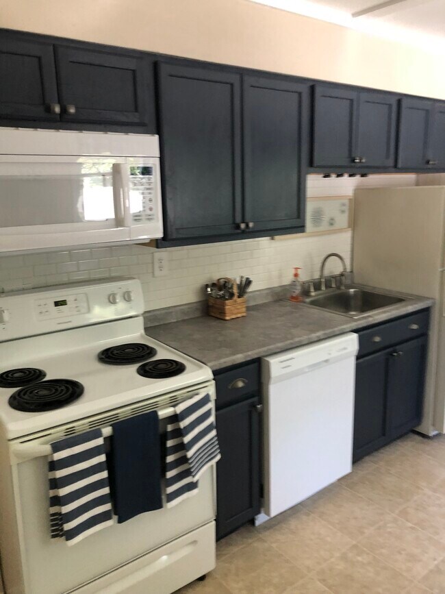 110 Cottage Grv Unit 2, Burlington, VT 05408 Apartments in Burlington, VT