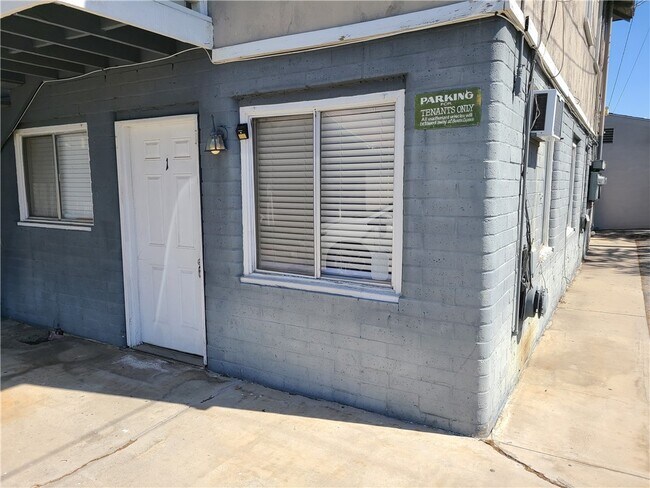 Foto del edificio - 3447 4th St