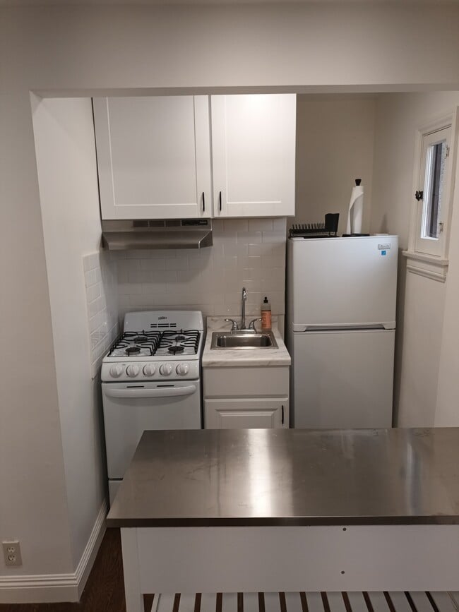 Kitchen - 359 Heather Heights Ct