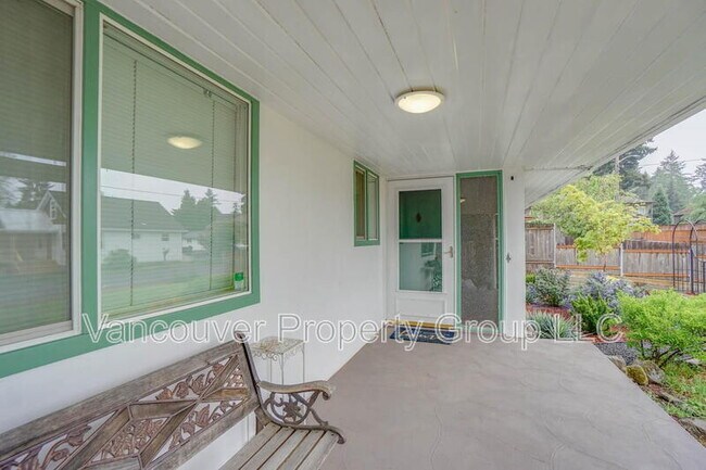 Foto del edificio - 2218 E 18th St