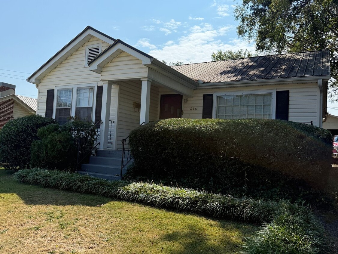 Primary Photo - Walking Distance to Pell City Courthouse, ...