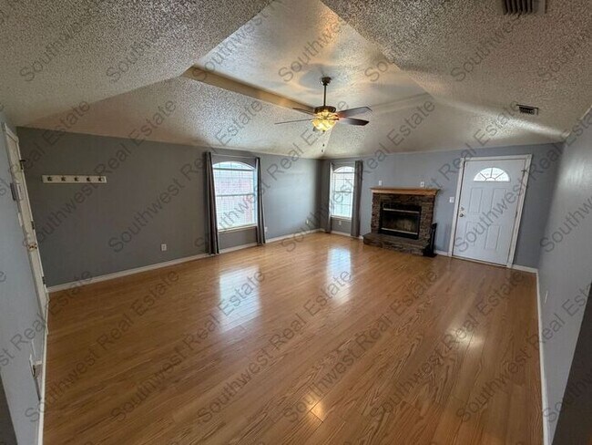 Building Photo - 3 Bed 2 Bath 2 Car Garage