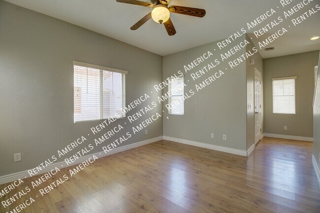 Foto del edificio - 4692 E Laurel Ave