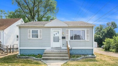 Building Photo - 842 S Gladstone St Building Photo - 842 S Gladstone St