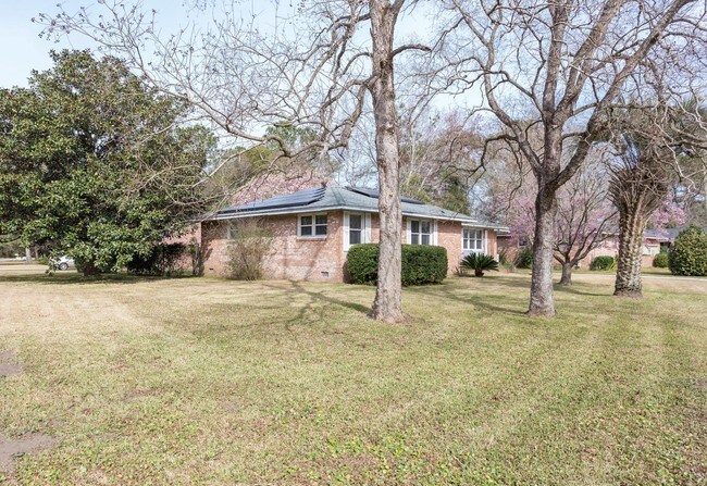 Foto del edificio - 30 Carson Dr