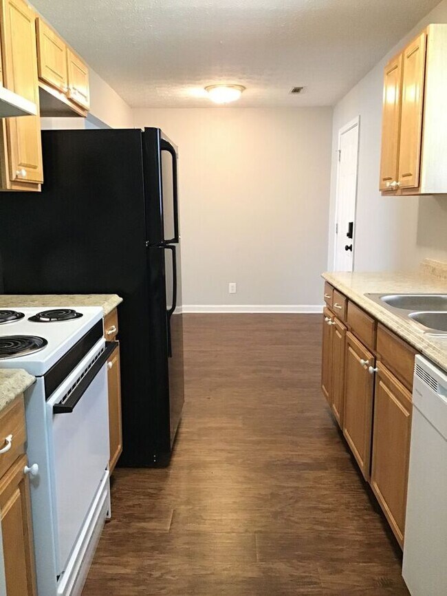 Building Photo - 9274 Club View Trace