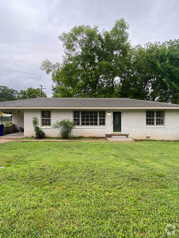 Building Photo - 201 Normandy Dr