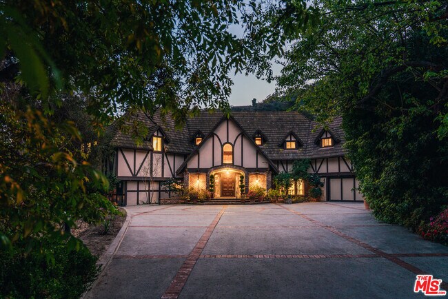 Building Photo - 1509 Stone Canyon Rd