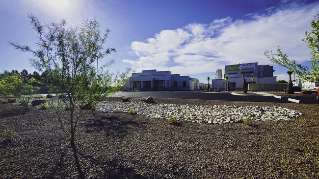 Foto del edificio - Nevarez Palms