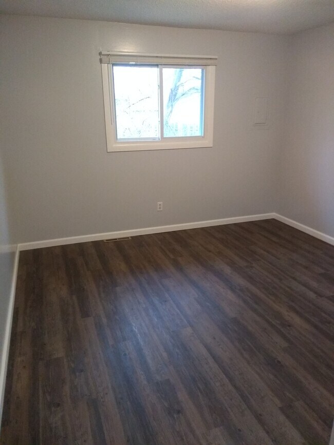 Dormitorio - 4413 E Patrick Rd