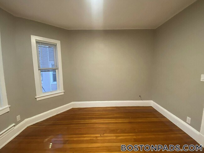 Foto del edificio - 1238 Blue Hill Ave