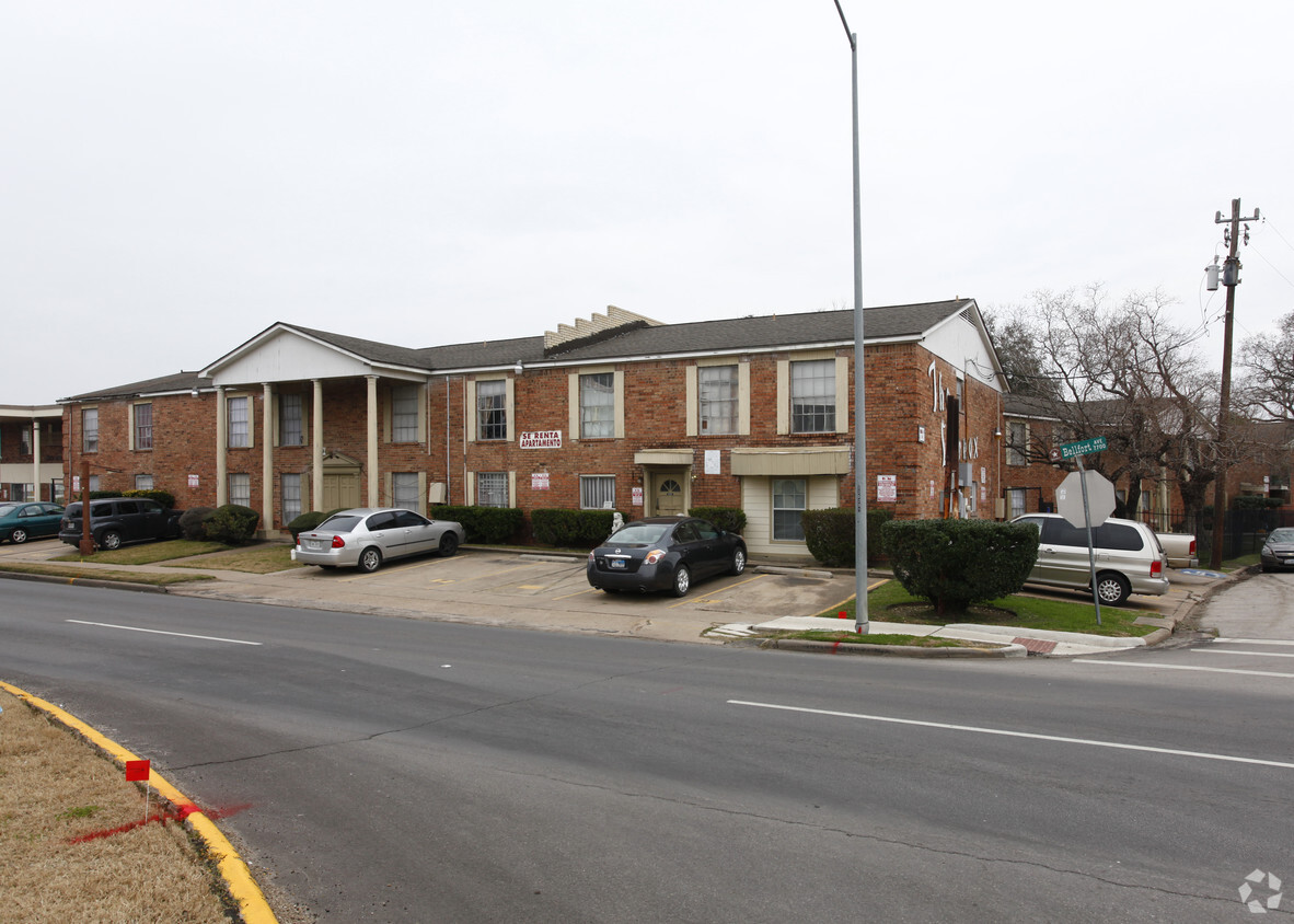 Building Photo - Lennox Apartments