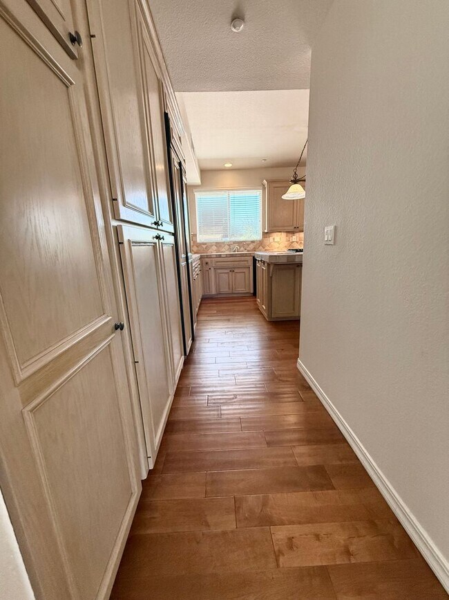 Foto del edificio - 3 BEDROOM 2 BATH HOME IN TEMPLETON!! MOVE IN READY