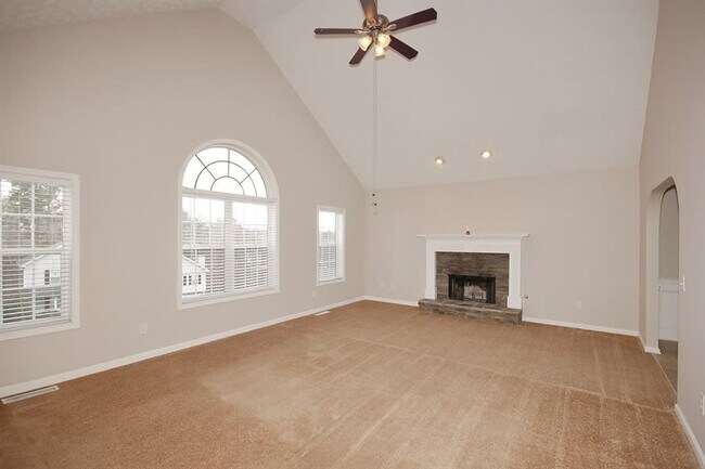 Building Photo - 404 Maple Rdg