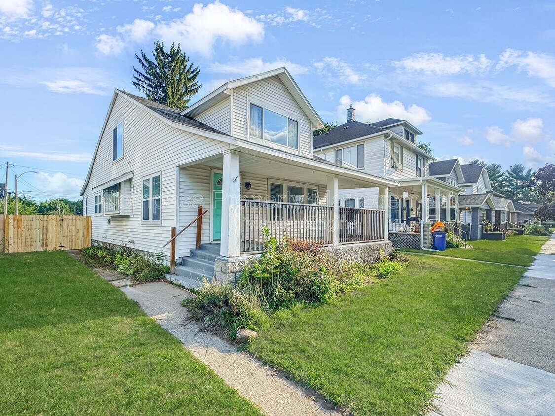 Foto principal - 729 Crescent St NE