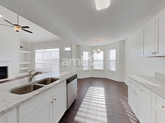 Foto del edificio - 3112 Creekview Ln