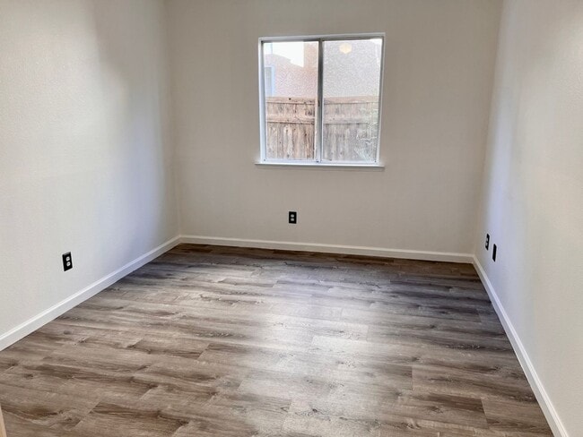 Foto del edificio - $2,450 Shields & Clovis 3 Bed/ Swimming Pool, Judy Ave.