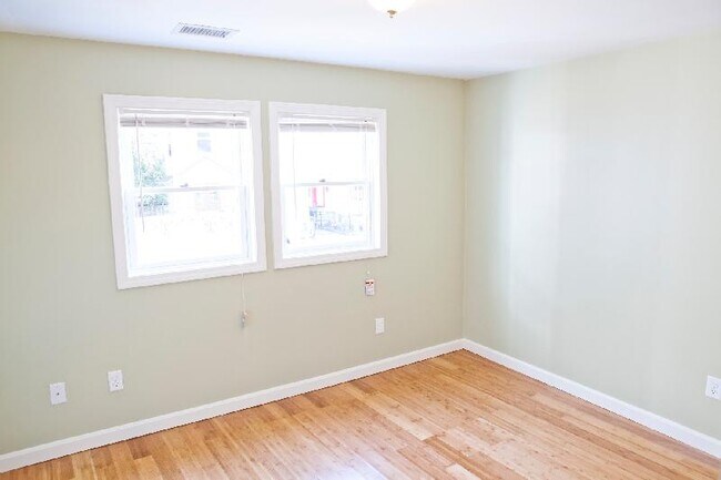 Foto del edificio - 23 Evergreen St