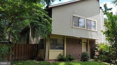 Building Photo - 10699 Spring Oak Ct